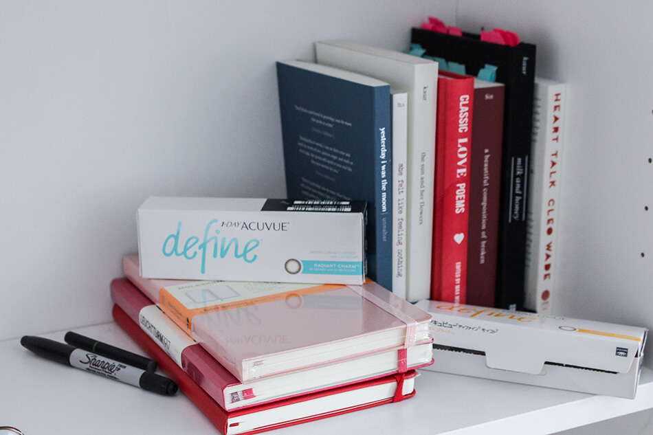 colour contact lenses with school books