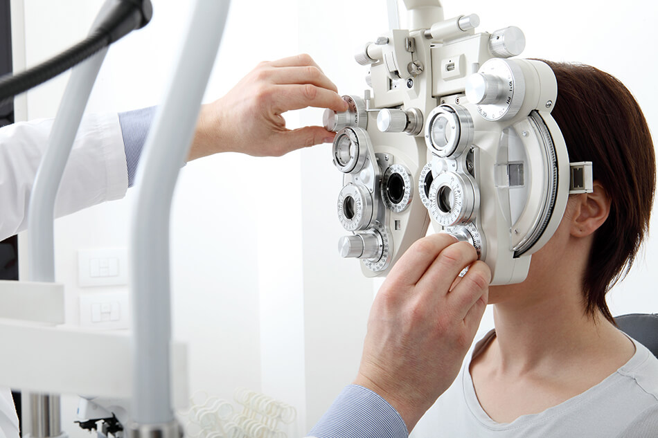 Eye device used to measure your eyeglass and contact lens prescription