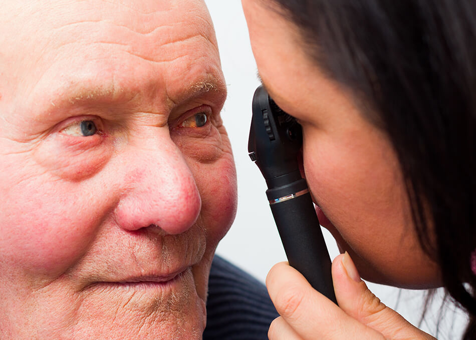 man getting an eye exam to check for glaucoma