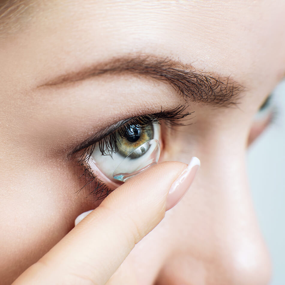 Inserting a contact lens using the one-hand technique