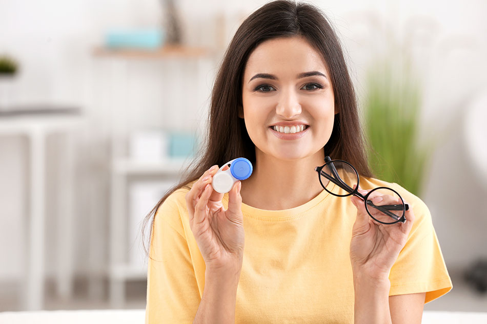 woman choosing the benefits of contact lenses